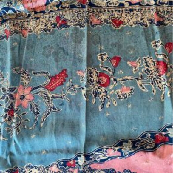 Hand Woven in Bali silk wrap - Picture 6 of 9